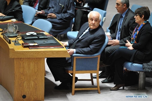 Riyad Mansour (C), the Palestinian permanent observer to the United Nations, looks back before the Security Council votes on a Palestinian-drafted resolution, at the UN headquarters in New York, on Dec. 30, 2014. (Xinhua/Niu Xiaolei)