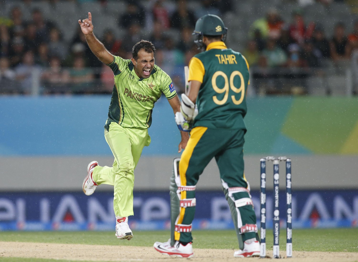 Ali, Irfan and Riaz among the wickets as South Africa are bowled out for 202 in 33.3 overs.