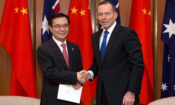 Australian Prime Minister Tony Abbott and Chinese Trade Minister Gao Hucheng attended the signing ceremony Wednesday in Canberra.