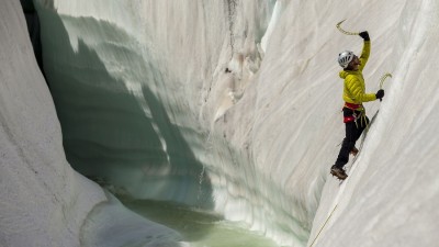 Training climb on the ice features of the Baltoro glacier. PHOTO: DAVID KASZLIKOWSKI