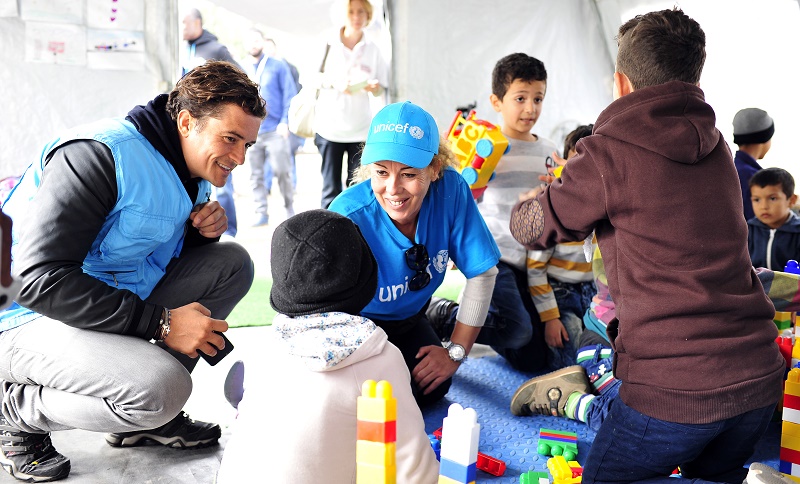 UNICEF Goodwill Ambassador Orlando Bloom greets children in a child-friendly space at the refugees and migrants one stop registration centre in the town of Presevo in south Serbia. Photo: UNICEF/Georgiev