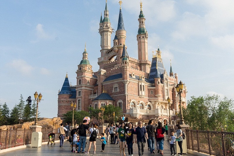 Shanghai Disneyland's Enchanted Storybook Castle isthe tallest and most interactive castle in any Disney park Shanghai Disneyland's Enchanted Storybook Castle is the tallest and most interactive castle in any Disney park
