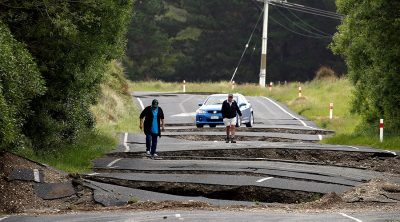 Local residents Chris and Viv Young look at damage caused by an earthquake along State Highway One near the town of Ward, south of Blenheim on New Zealand's South Island, November 14, 2016. Phoot: Anthony Phelps/Reuters