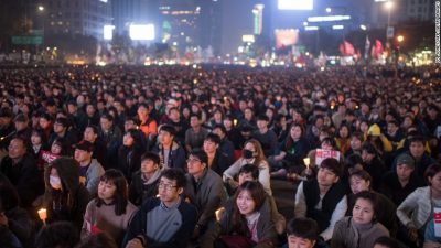 Thousands call on Park to resign