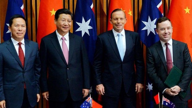 Senior figures from China and Australia were present for the signing of a draft agreement between China Eastern and Qantas, including (from left) China Eastern chairman Liu Shaoyong, Chinese Pesident Xi Jinping, Prime Minister Tony Abbott, and Qantas chief executive Alan Joyce. Read more: http://www.smh.com.au/business/comment-and-analysis/qantas-link-with-china-eastern-may-be-an-air-bridge-too-far-20150324-1m6e4x.html#ixzz3VILKoMNn