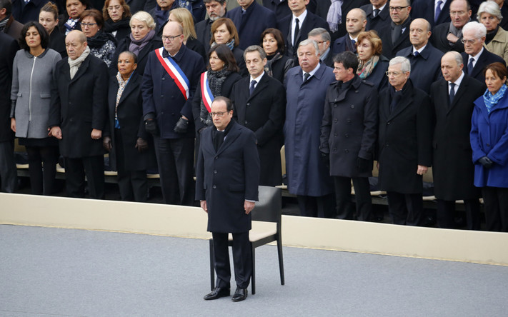 French President Francois Hollande stands in front of members of the French government, officials and guests during a ceremony to pay a national homage to the victims of the Paris attacks at Les Invalides monument in Paris, France, November 27, 2015. Photo: Jacky Naegelen