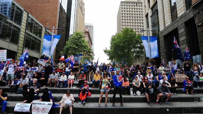 Reclaim Australia supporters hold Australian and Aboriginal in Sydney. Phtoo: Toby Zerna