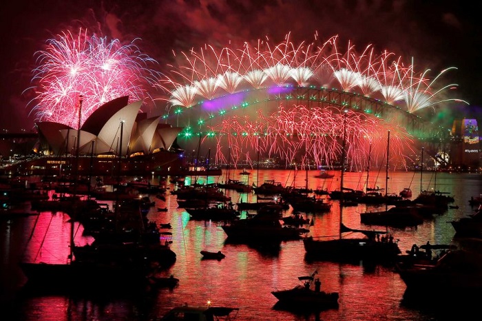 Fireworks explode over the Sydney Opera House and Harbour Bridge as Australia ushers in the New Year. Photo: Reuters/Jason Reed