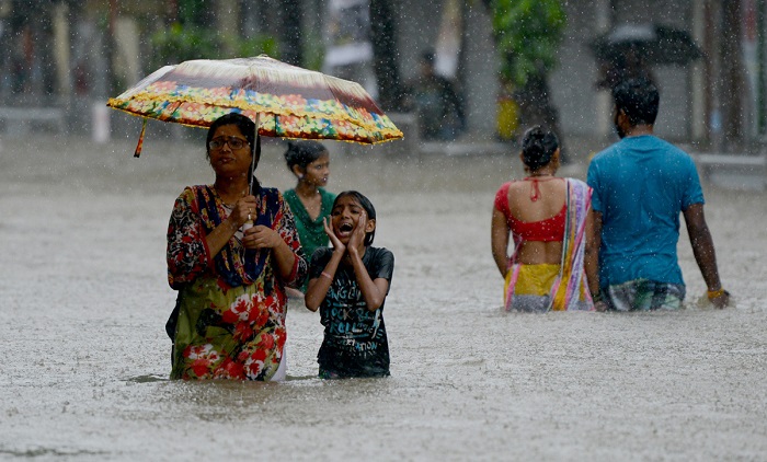 South Asia flood: Monsoon rain kills 1200 in India, Nepal and Bangladesh